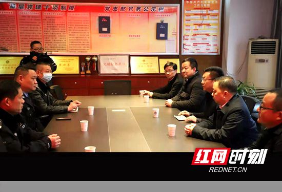 慰问市交警直属二大队.jpg