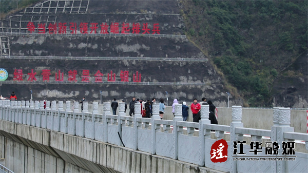 (欢度春节）江华：市民自驾打卡涔天河大坝 见证水库扩建竣工后的壮阔[00-01-30][20220204-100622363].jpg