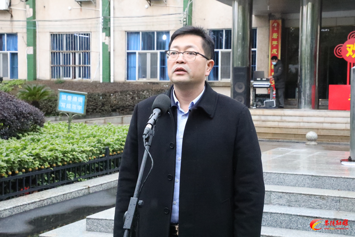 上班第一天茶陵县委大院县政府大院举行升旗仪式