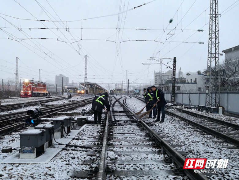 受降雪影响，京广线经停长沙的部分列车出现晚点