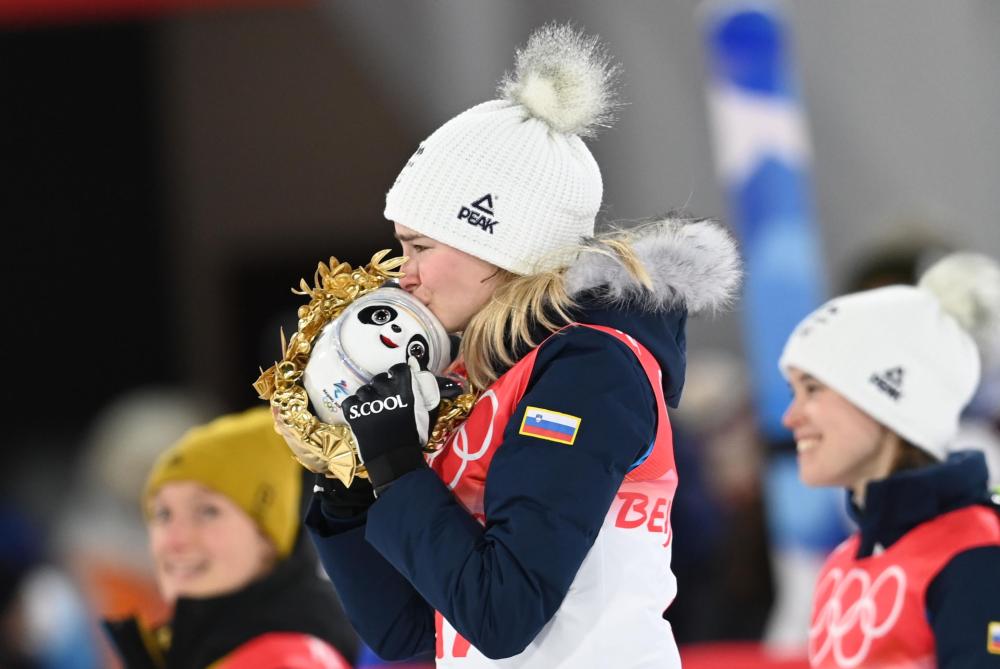 一大波金色冰墩墩来袭！网友：慕了慕了