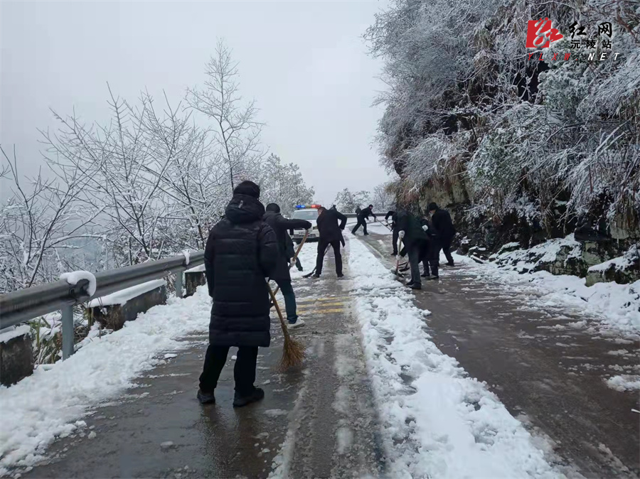 虎年扫雪第一天_副本.jpg 虎年扫雪第一天_副本.jpg