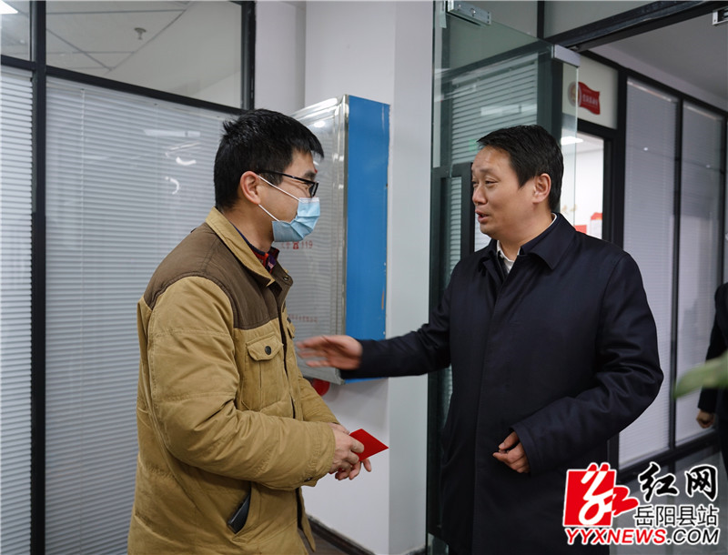 吴光文慰问高学历人才李琦.jpg