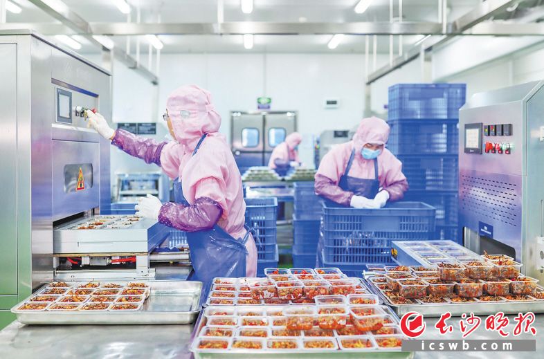 　　园区企业香他她制作的菜肴，成为长沙白领日常就餐的选择。　　均为园区供图