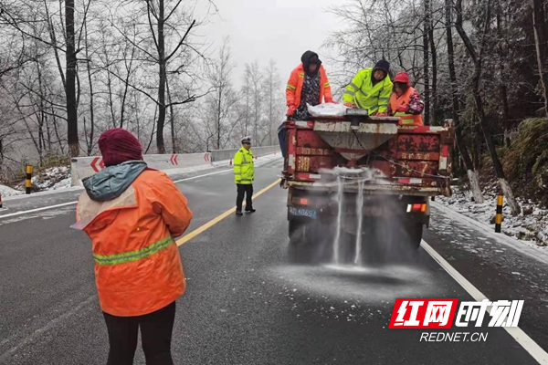 抛洒融雪剂_副本.jpg