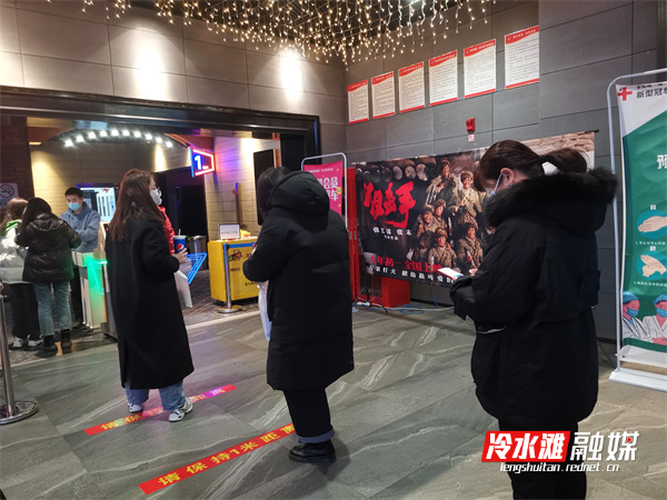 冷水灘：春節(jié)看電影逐漸成“新年俗” 新主流電影受熱捧.jpg
