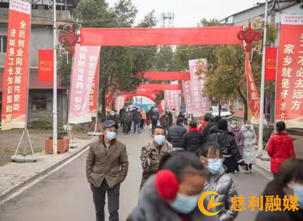 22人多_副本.jpg 22人多_副本.jpg