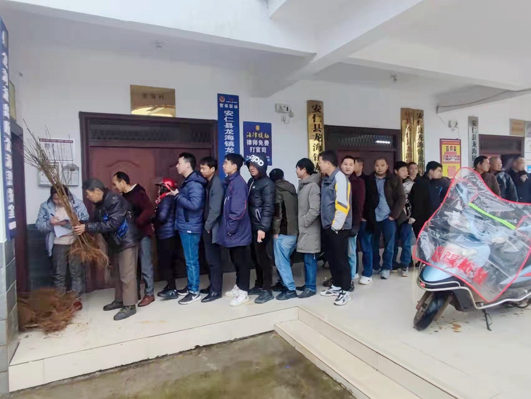 龙海村苗木发放现场图-3.jpg