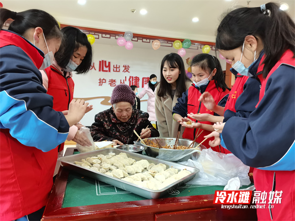 冷水滩：尊老孝亲传爱心 其乐融融度元宵2.jpg