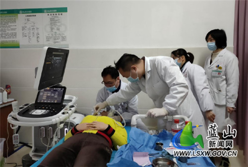 蓝山县中心医院顺利开展首例超声引导下甲状腺穿刺活检术1.jpg