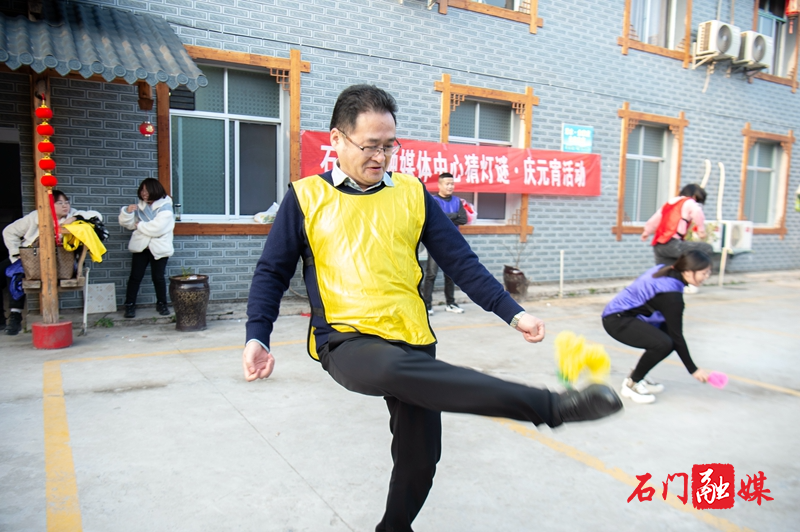 踢毽子.jpg