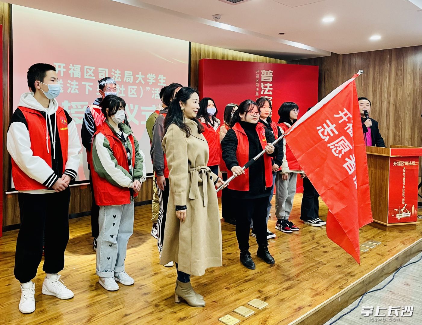 开福区成立大学生普法志愿者宣讲队。 均为长沙晚报全媒体记者 李卓 摄