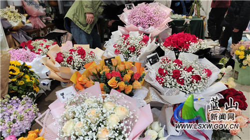 情人节“邂逅”元宵节 蓝山县鲜花市场火爆.jpg 情人节“邂逅”元宵节 蓝山县鲜花市场火爆.jpg