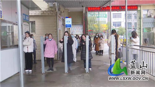 蓝山县开展疫情防控演练 迎接师生平安返校1.jpg 蓝山县开展疫情防控演练 迎接师生平安返校1.jpg