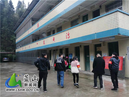 浆洞瑶族乡:安全检查进校园 护校安全进行时.jpg 浆洞瑶族乡:安全检查进校园 护校安全进行时.jpg