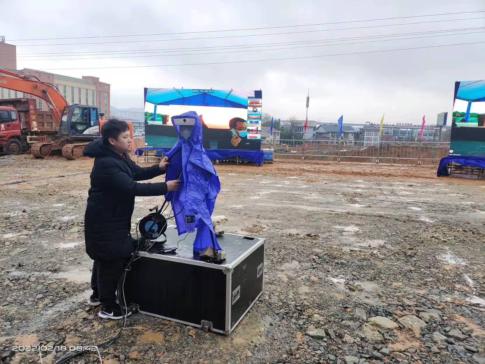 中国电信怀化分公司保障现场：给摄像头“穿”上雨衣_看图王.jpg