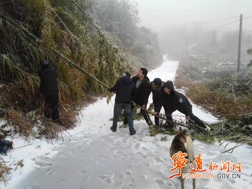 宁远：各乡镇积极应对雨雪冰冻特殊天气1_副本500.jpg