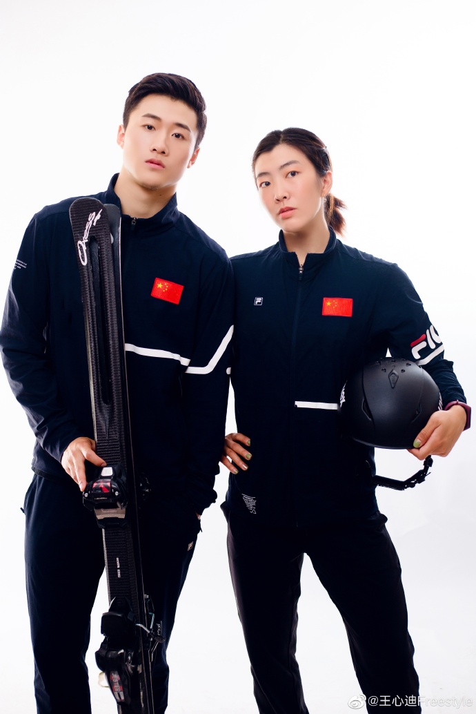 徐梦桃和队友王心迪。