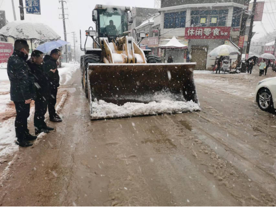 湘潭县：以雪为令 迅速吹响除雪“集结号”(1)481.png