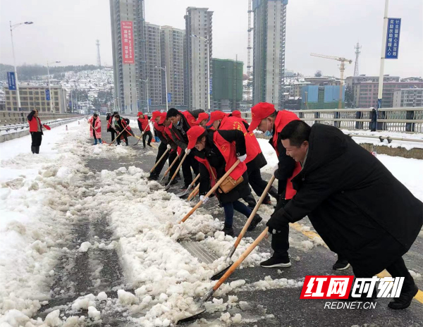 邵阳县交通局机关集体铲雪6_副本.jpg 邵阳县交通局机关集体铲雪6_副本.jpg
