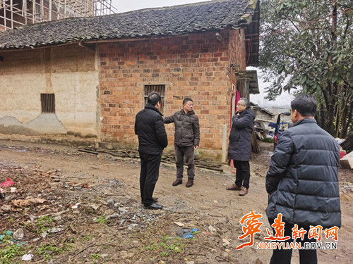 宁远：曹辉正到所在选区开展代表活动02_副本500.jpg