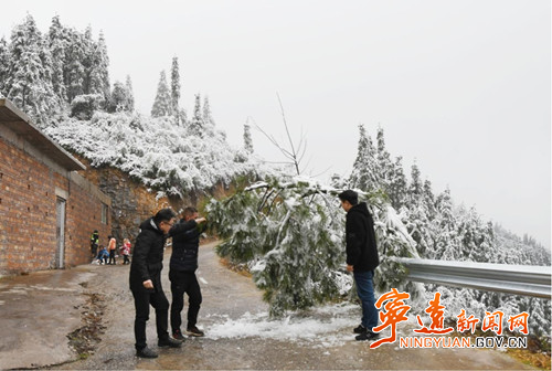 宁远: 以雪为令 精心部署 全力应对雨雪冰冻天气1_副本500.jpg 宁远: 以雪为令 精心部署 全力应对雨雪冰冻天气1_副本500.jpg