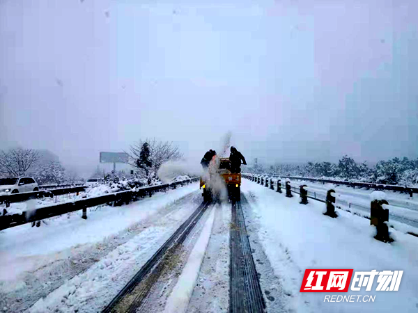 战冰除雪，他们以“本色”揭开“底色”——邵阳高速鏖战春雪畅通衢_邵阳头条网