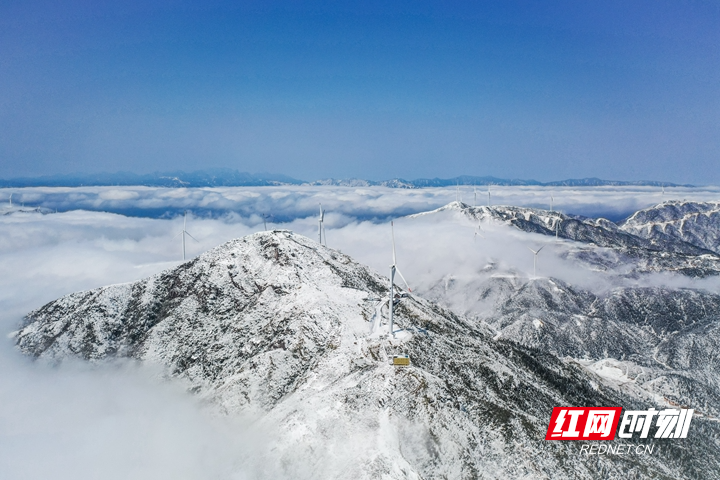 2月25日，雪后初晴，蓝山县云冰山风景区出现壮观的冰雪云海景观，群山之巅银装素裹，云雾缭绕，美如画卷。彭华 摄 (6).jpg