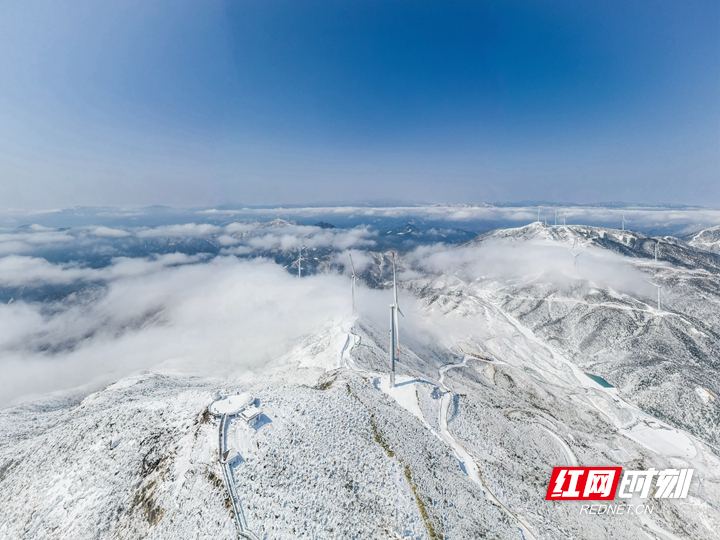 2月25日，雪后初晴，蓝山县云冰山风景区出现壮观的冰雪云海景观，群山之巅银装素裹，云雾缭绕，美如画卷。彭华 摄 (2).jpg