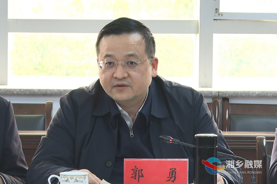 郭勇参加分组研讨。.png