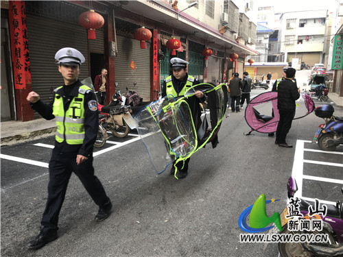 【城市管理提升 我们在行动】蓝山县对二市场开展环境卫生整治行动1.jpg