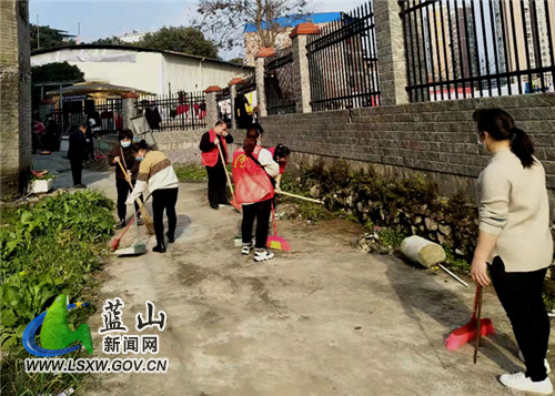 城市管理提升年 龙泉社区志愿服务在行动2.jpg