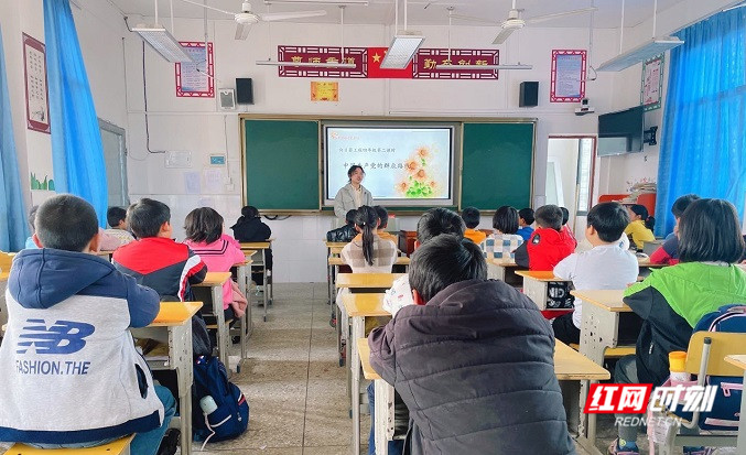 图：江永县第三小学扎实推进“向日葵工程”特色班会课_副本.jpg