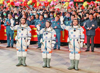 踔厉奋发 笃行不怠——代表委员谈经验话前景 踔厉奋发 笃行不怠——代表委员谈经验话前景