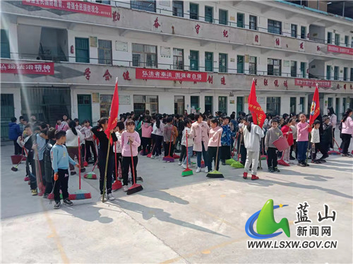 学雷锋系列活动1.jpg