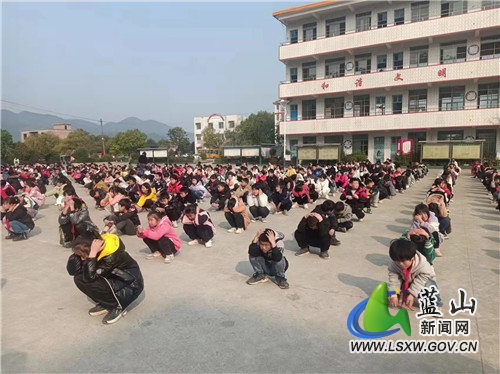 总市学校开展消防应急疏散演练活动.jpg