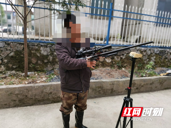 指认气枪.jpg 指认气枪.jpg