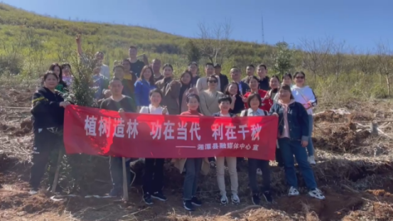 县融媒体中心开展三八妇女节植树活动(1)(1)22.png
