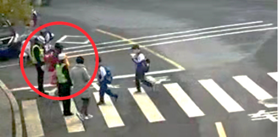 （新媒体）妇女节当天 衡山执勤女交警收到女儿送来的“惊喜”148.png