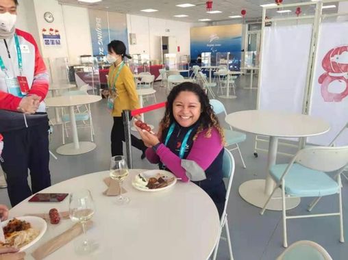 外国宾客点赞冬残奥会中国美食 直呼:像家一样温暖