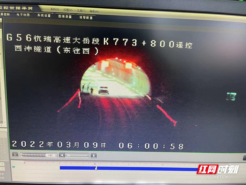 在隧道里发现无燃料小车.jpg