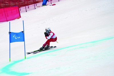 高山滑雪,巾帼展风采 高山滑雪,巾帼展风采