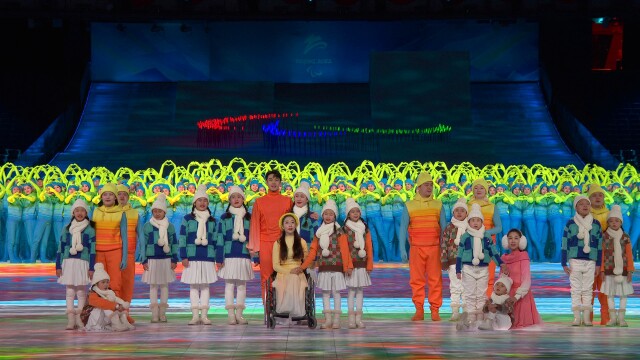 为何选择《You Raise Me Up》?张艺谋还推荐了哪些歌?