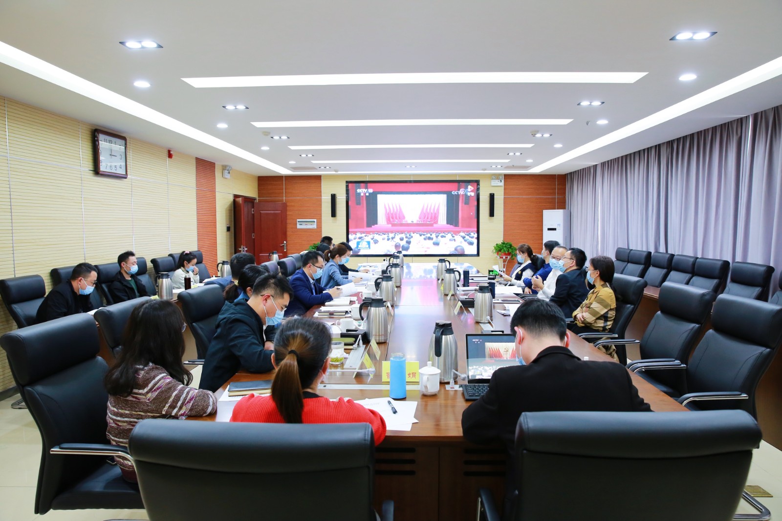 丁学新出席省社院青年学习座谈会.jpg