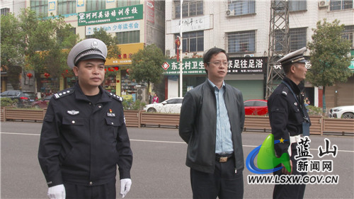 黄加葵调研校园周边道路交通秩序整治工作1.jpg