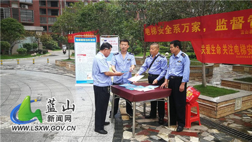 蓝山县市场监管局开展人员密集场所电梯安全大检查2.jpg