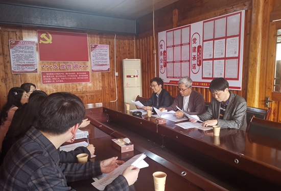 座谈会.jpg