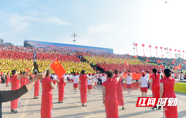 5沅陵传统龙舟赛暨碣滩茶文化旅游节开幕式.jpg