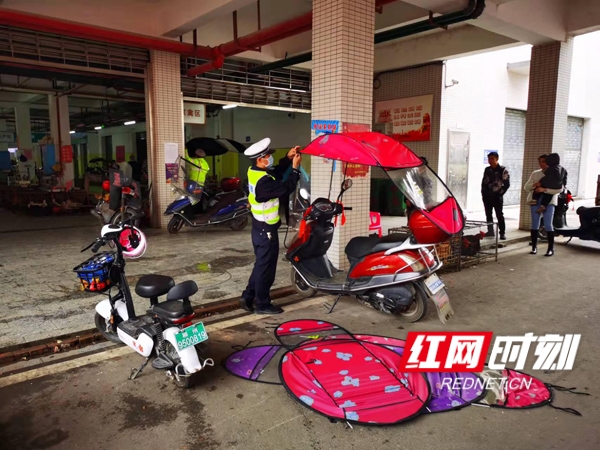 郴州宜章开展“刮伞行动” 扫清交通安全隐患
