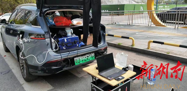 广东自驾男子因疫情滞留怀化 爱心接力让其收获“疫外”温暖！